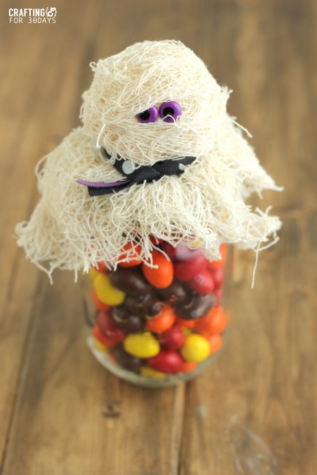 Halloween Mason Jar Mummy Gift- a fun way to jazz up a mason jar and turn it into a treat via thirtyhandmadedays.com