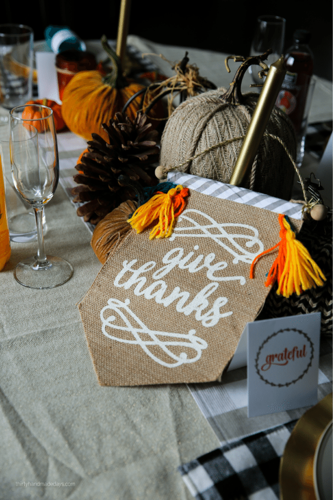 Holidays: Thanksgiving Printables to use for the special day. Download, print and fill in! www.thirtyhandmadedays.com