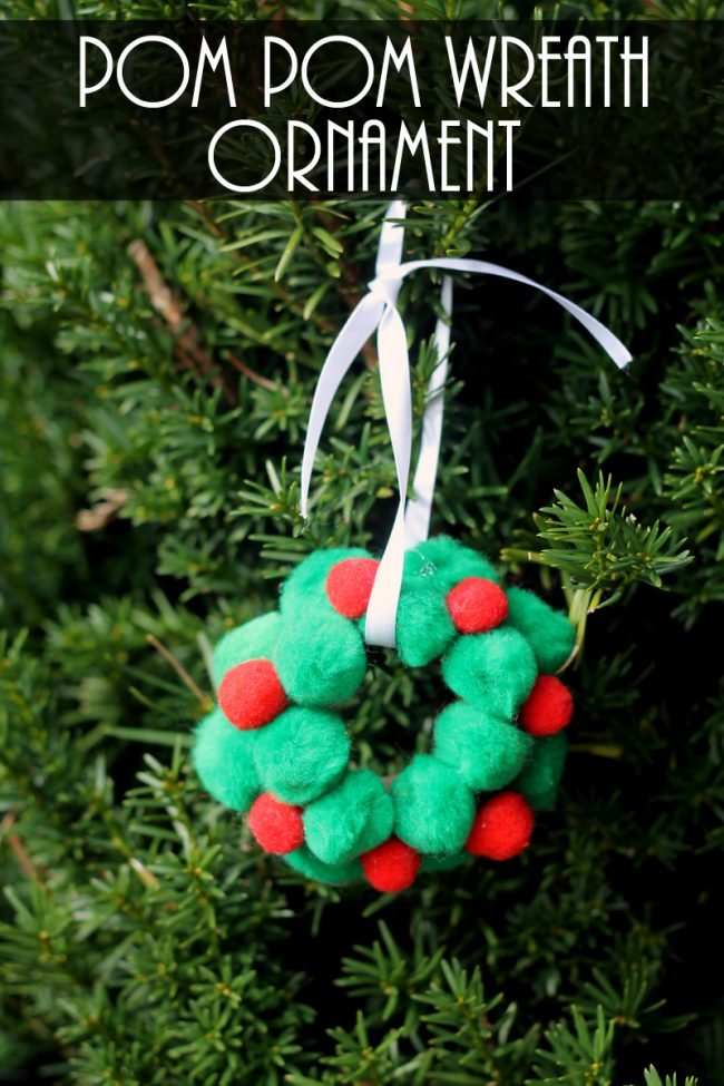 Holidays: How to make a Pom Pom Wreath Ornament for Christmas!