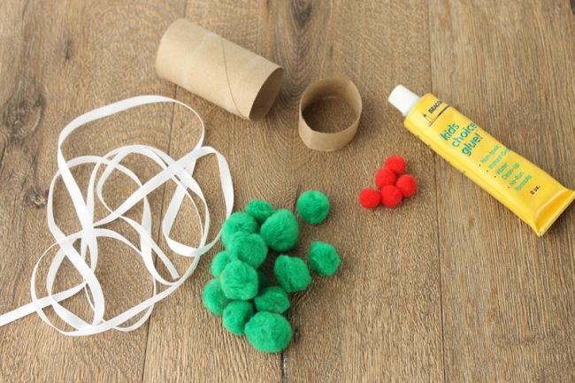 Holidays: How to make a Pom Pom Wreath Ornament for Christmas! Supplies needed.