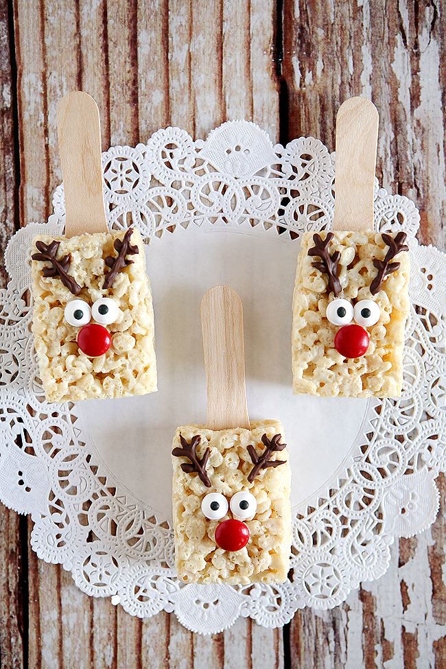 Holidays: Reindeer Rice Krispies - the cutest treat you will see all Christmas season. Make this recipe and deliver them to family and friends! From Eighteen 25 via Thirty Handmade Days for Bake Craft Sew