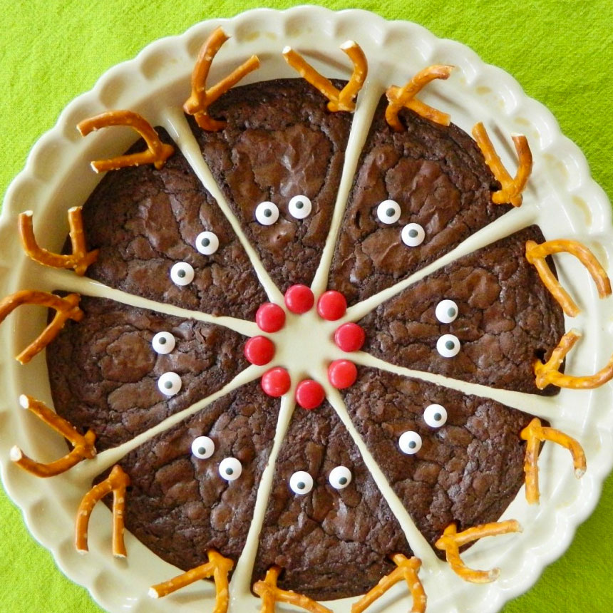 The very best Reindeer Treats - Reindeer Brownies - make some of these to use with the reindeer printable tags from www.thirtyhandmadedays.com