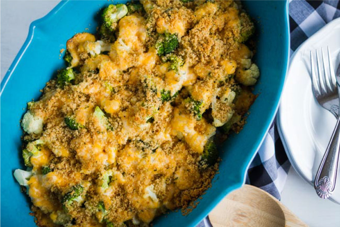 Food: Au Gratin Broccoli and Cauliflower - make this delicious side dish to go with any dinner! via www.thirtyhandmadedays.com