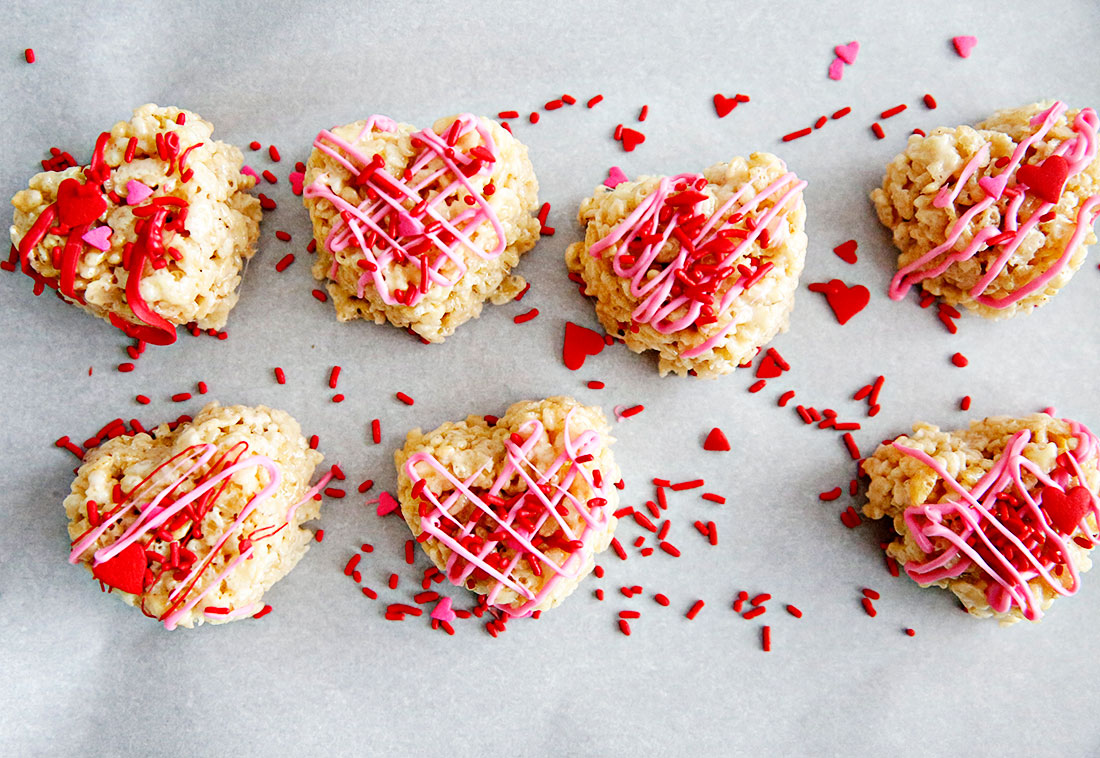 Food: Heart Rice Krispie Treats! Perfect for Valentine's Day - these yummy and cute treats will hit the spot! from www.thirtyhandmadedays.com