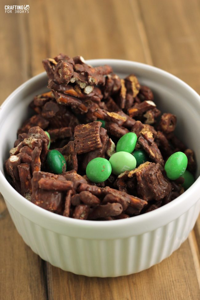 Perfect for St. Patrick's Day, make this Mint Chocolate Snack Mix! From CraftingE