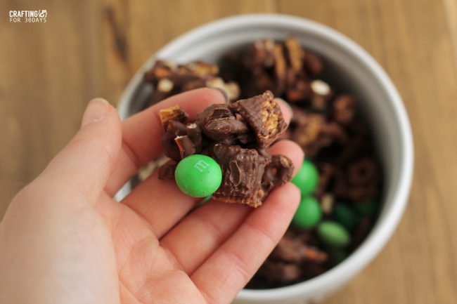 Perfect for St. Patrick's Day, make this Mint Chocolate Snack Mix! From CraftingE for Thirty Handmade Days