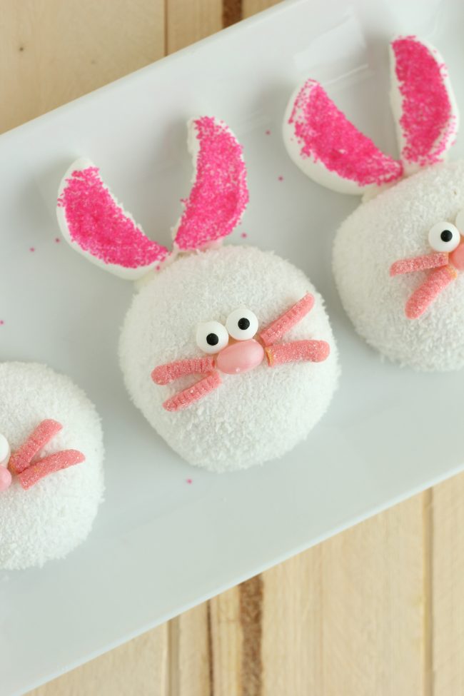 Make these adorable Easter Bunny Treats with your family this Easter season. Not only are they cute but they are easy to make! From CraftingE via www.thirtyhandmadedays.com