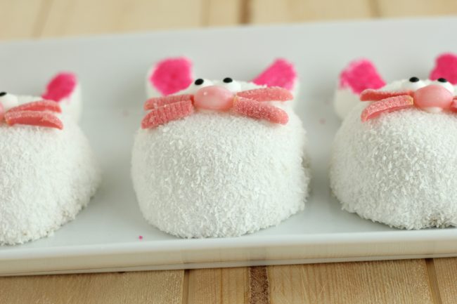 Make these adorable Easter Bunny Treats with your family this Easter season. Not only are they cute but they are easy to make! From CraftingE via thirtyhandmadedays.com