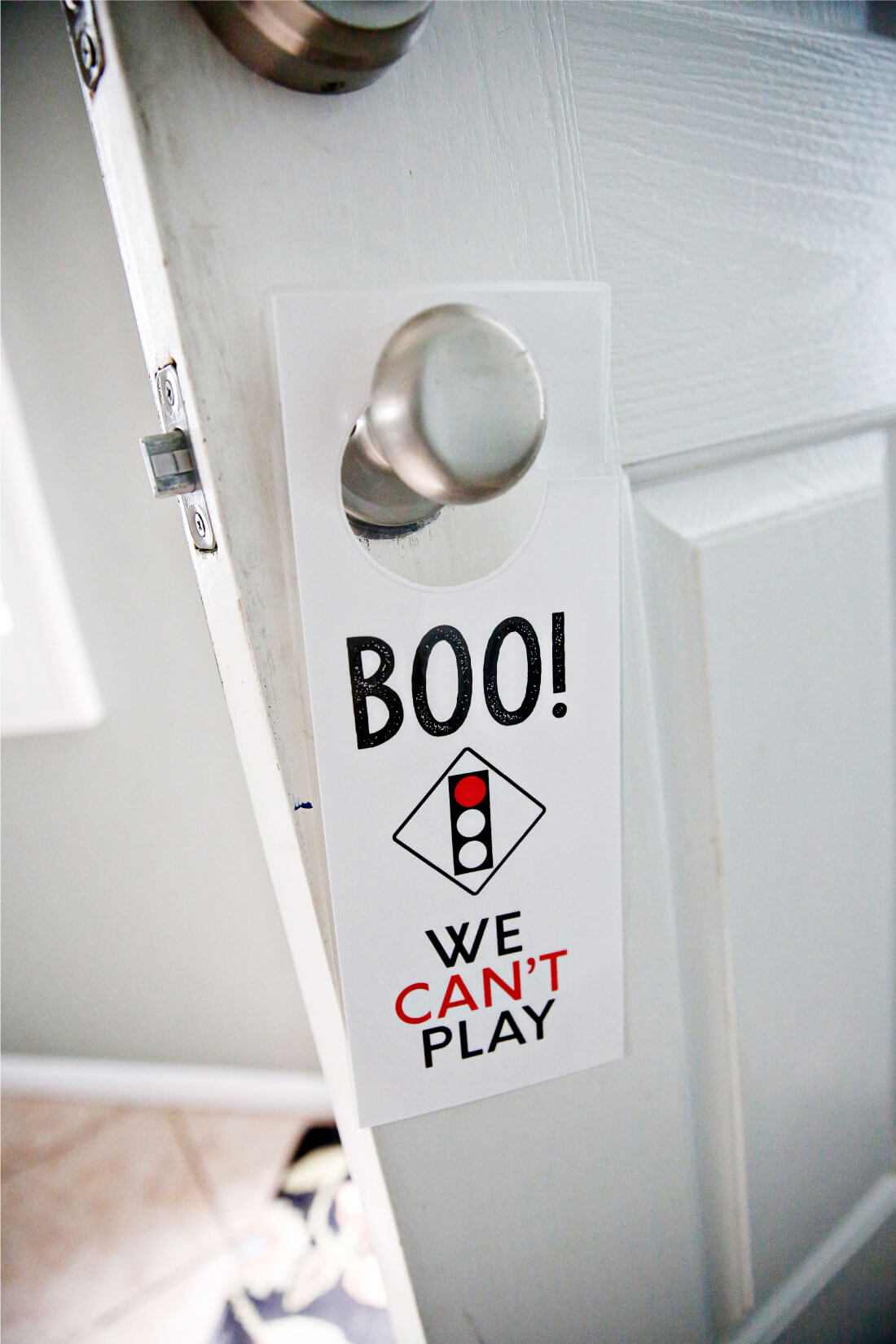 This Printable Kids Play Door Hanger will help neighborhood kids know if you are allowed to play. It is especially great for summer and easy to put together. from thirtyhandmadedays.com