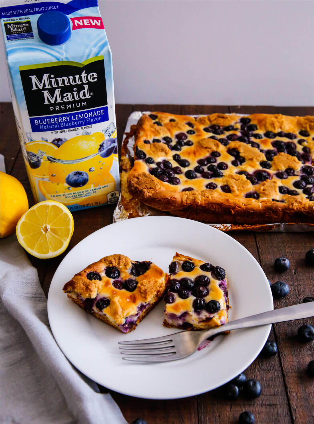 Blueberry Lemon Cheesecake Bars - try this simple and delicious recipe! You'll have a hard time stopping at one piece. via thirtyhandmadedays.com