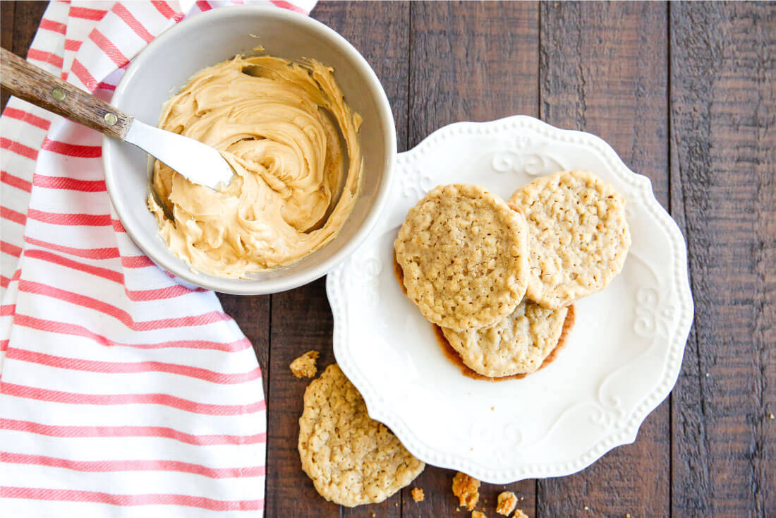 Homemade Nutter Butter Cookies- these cookies are like whoopie pies with all things peanut butter. They melt in your mouth! via www.thirtyhandmadedays.com