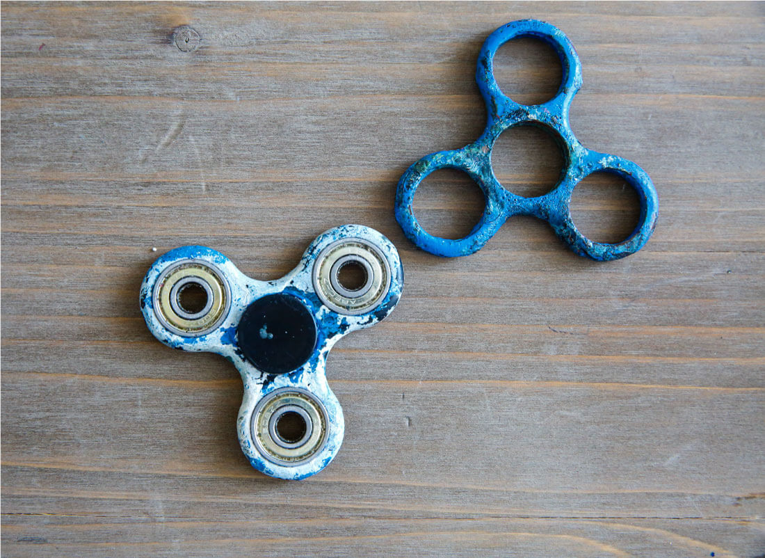 How to Paint a Fidget Spinner- a fun activity to do with your kids! from www.thirtyhandmadedays.com