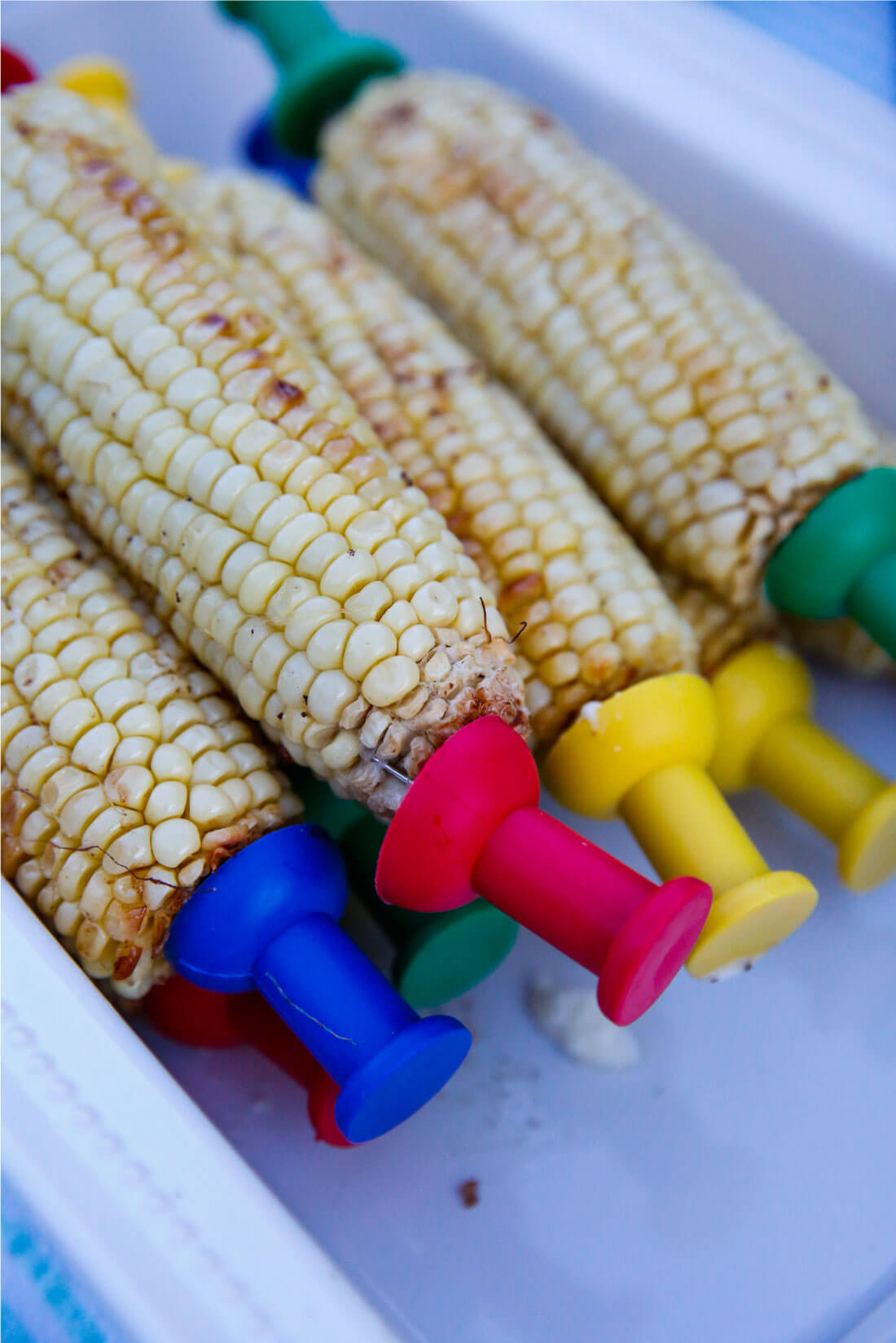 Oven Baked Corn on the Cob for a summer party - so delicious! from www.thirtyhandmadedays.com