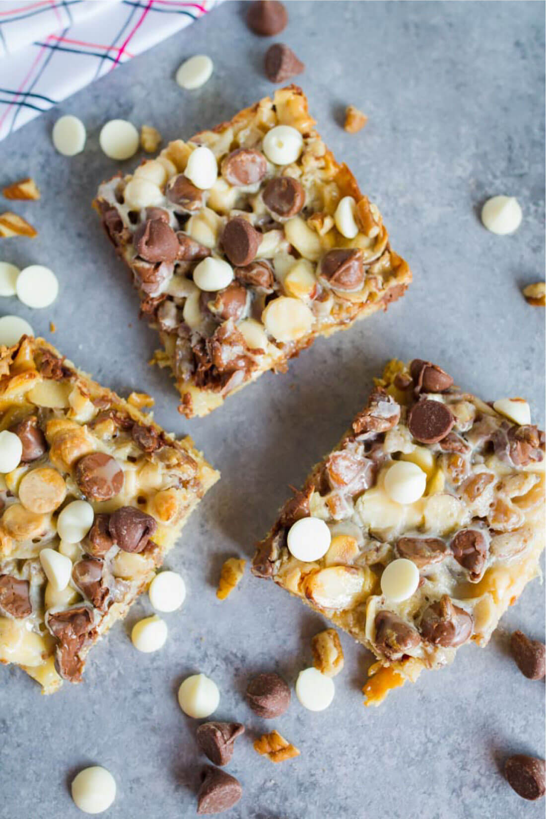 Melt In Your Mouth Magic Bars - you only need a few ingredients to make this amazing dessert. via www.thirtyhandmadedays.com