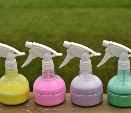 Spray Chalk - fun activity for kids! via www.thirtyhandmadedays.com