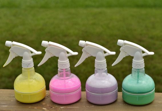 Spray Chalk - fun activity for kids! via www.thirtyhandmadedays.com