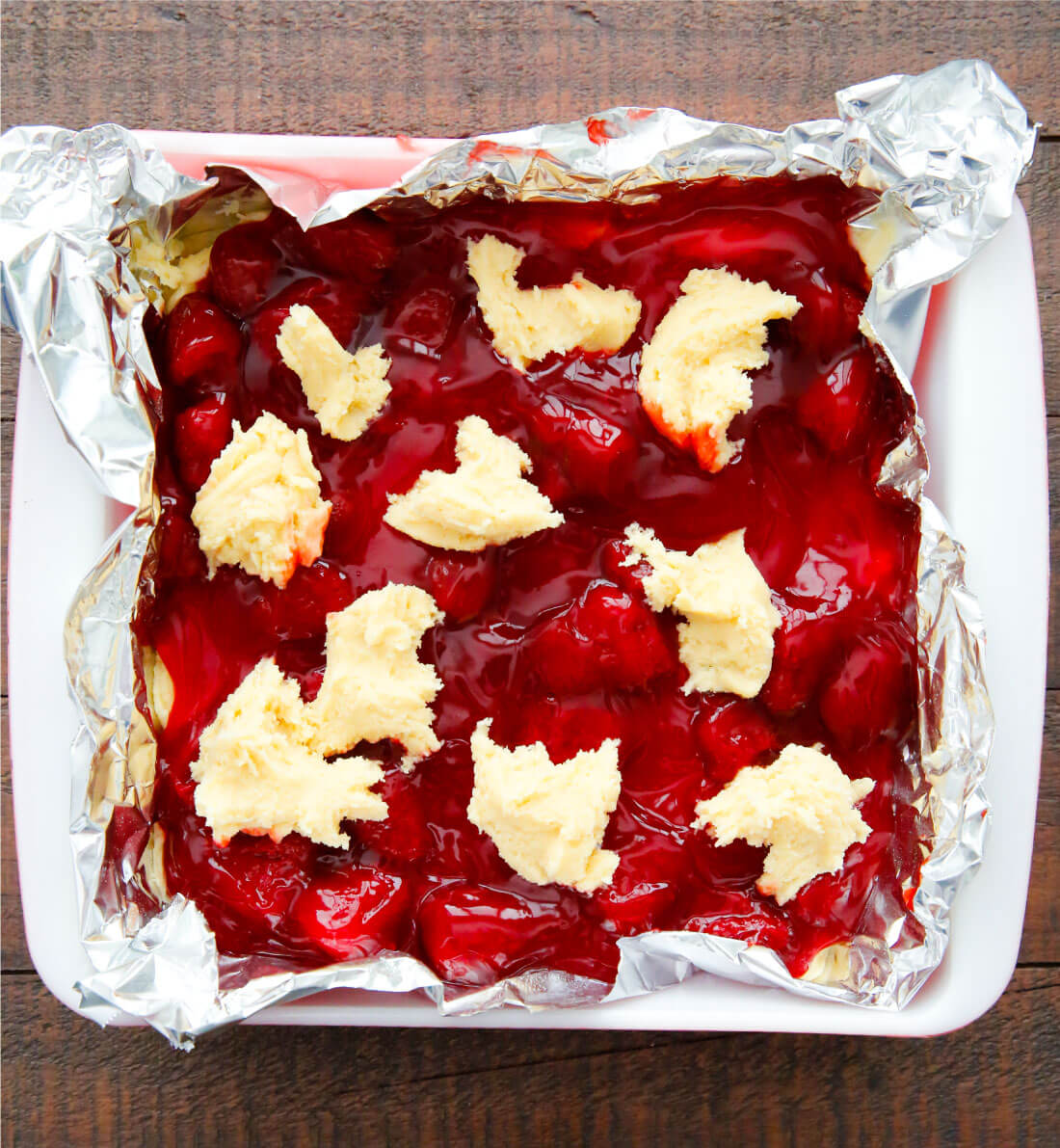 Strawberry Dream Bar Recipe - one of the easiest desserts you can make! from www.thirtyhandmadedays.com