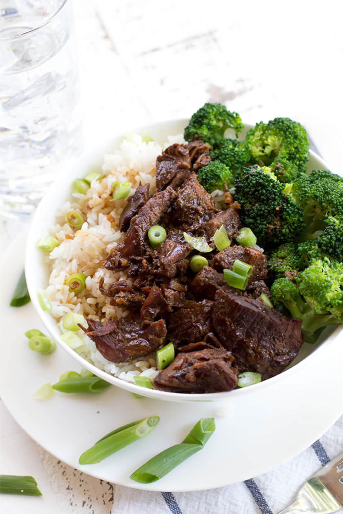 Slow Cooker Mongolian Beef - an easy, tasty dinner recipe! via www.thirtyhandmadedays.com