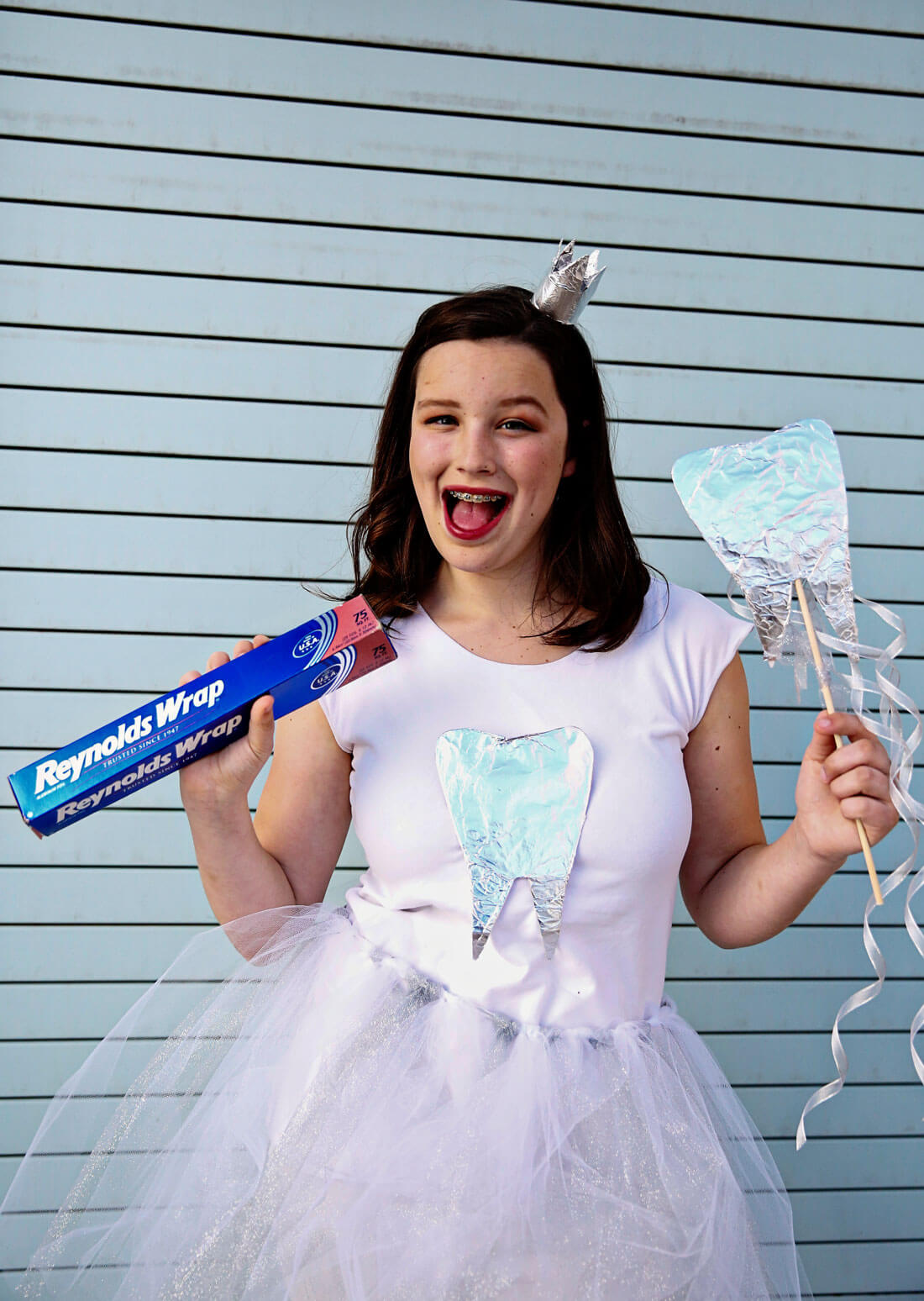 Last Minute Halloween Costumes: How to make a tooth fairy costume from thirtyhandmadedays.com