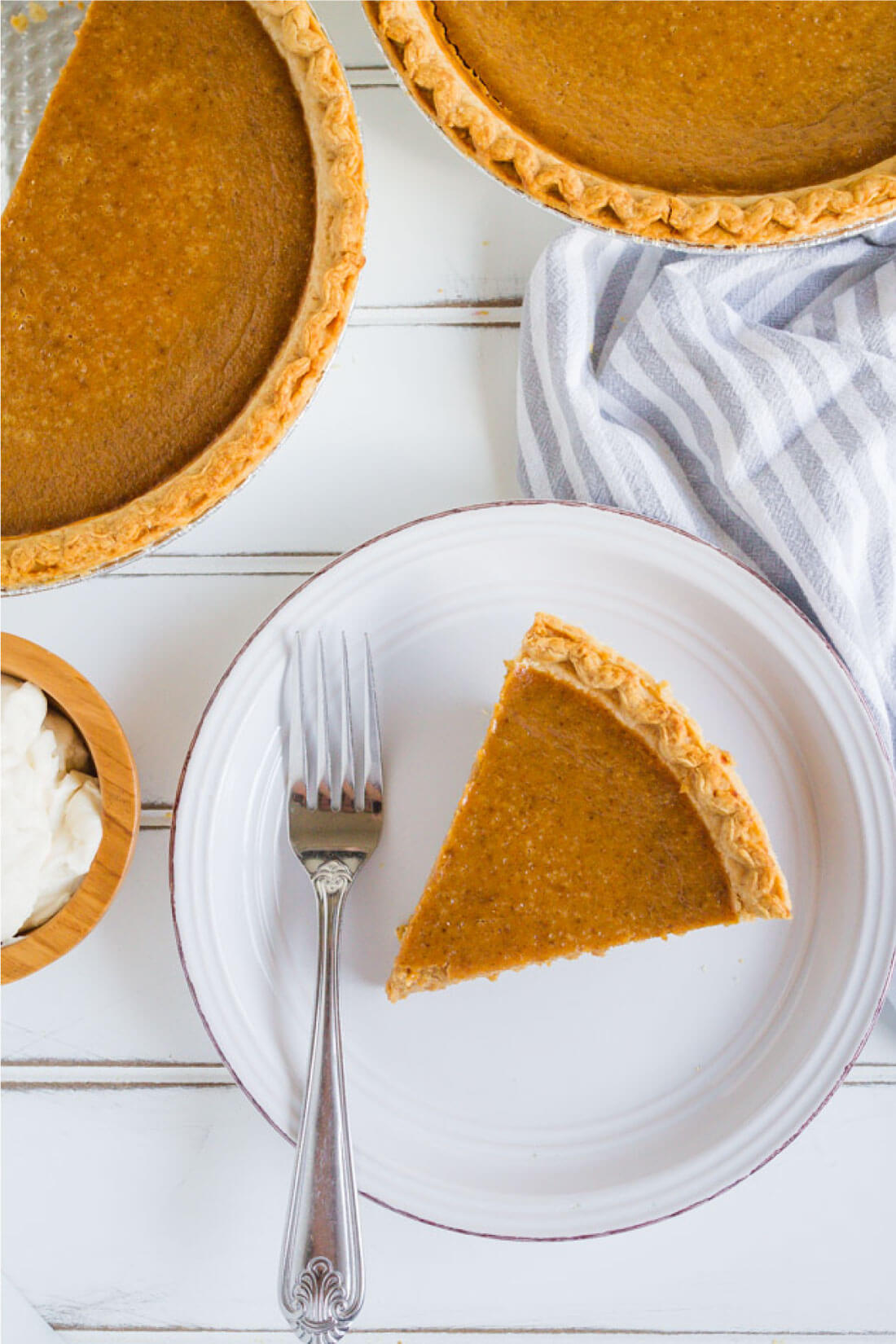 Simple, classic Pumpkin Pie recipe that you will love!! And it has homemade whipped cream to boot. via www.thirtyhandmadedays.com