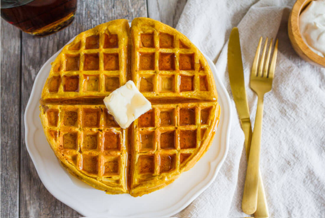 Pumpkin Waffles - this waffle recipe is so good and perfect breakfast for the fall! via thirtyhandmadedays.com