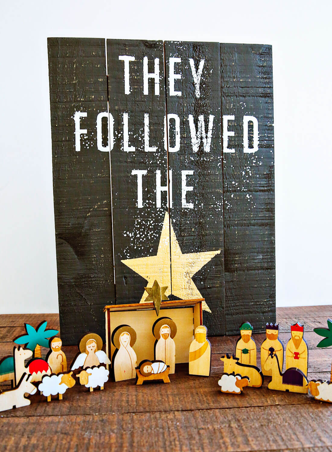 Nativity Christmas Countdown - bring the true meaning of Christmas into your home via www.thirtyhandmadedays.com