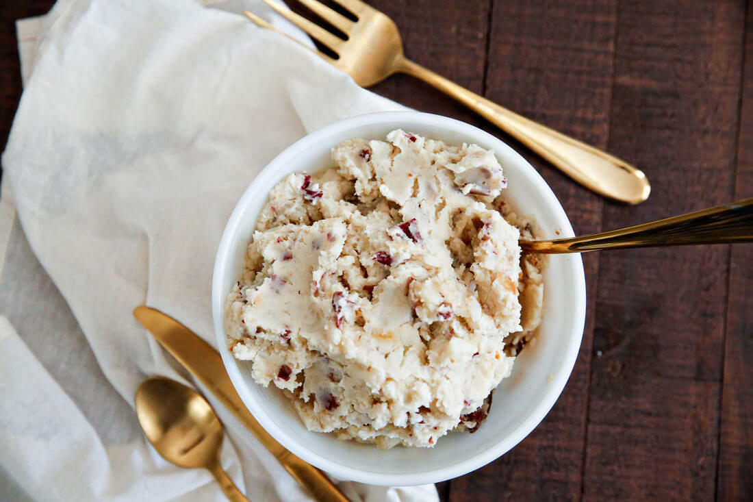 Crockpot Mashed Potatoes - make the most delicious mashed potato recipe you've ever had. www.thirtyhandmadedays.com