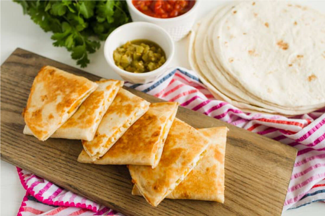 Green Chile Chicken Quesadilla Recipe - an easy to make dinner that the whole family will love. via www.thirtyhandmadedays.com