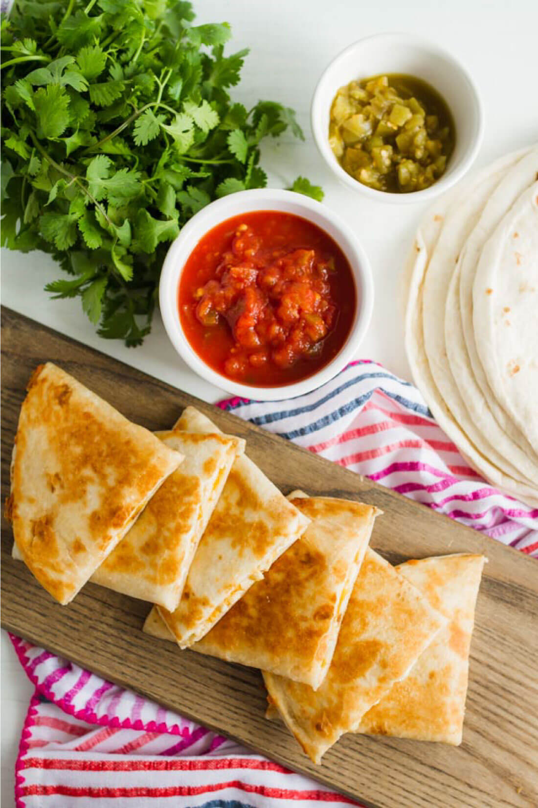 Green Chile Chicken Quesadilla Recipe - an easy to make dinner that the whole family will love. via thirtyhandmadedays.com