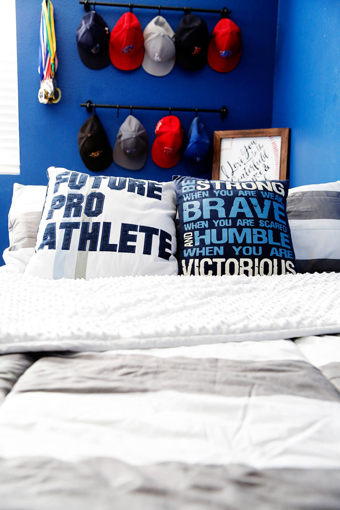 Boys Bedroom Ideas- create a fun baseball space for your athlete! from www.thirtyhandmadedays.com