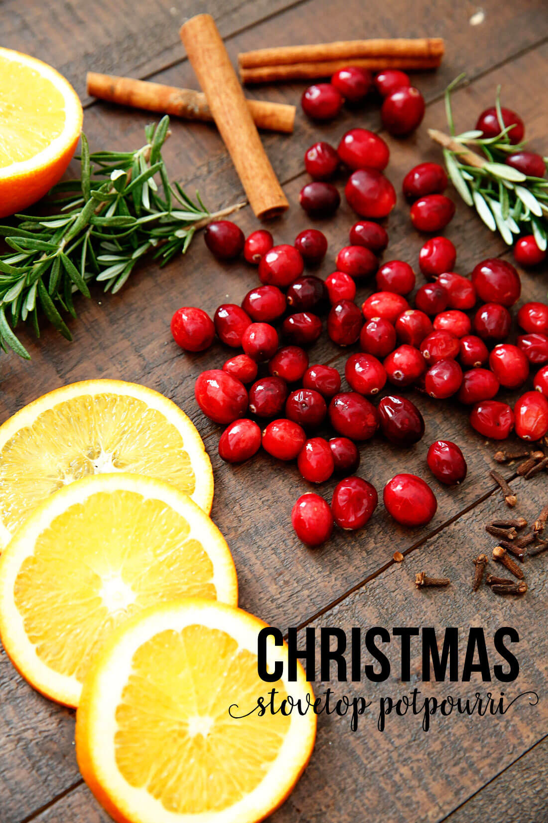 How to Make Stovetop Potpourri {Smells Like Christmas!}