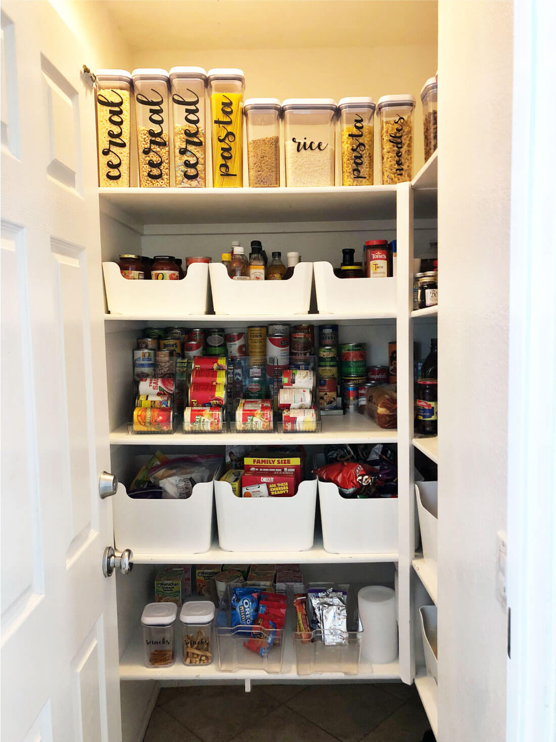 A Functional, Pretty Organized Pantry