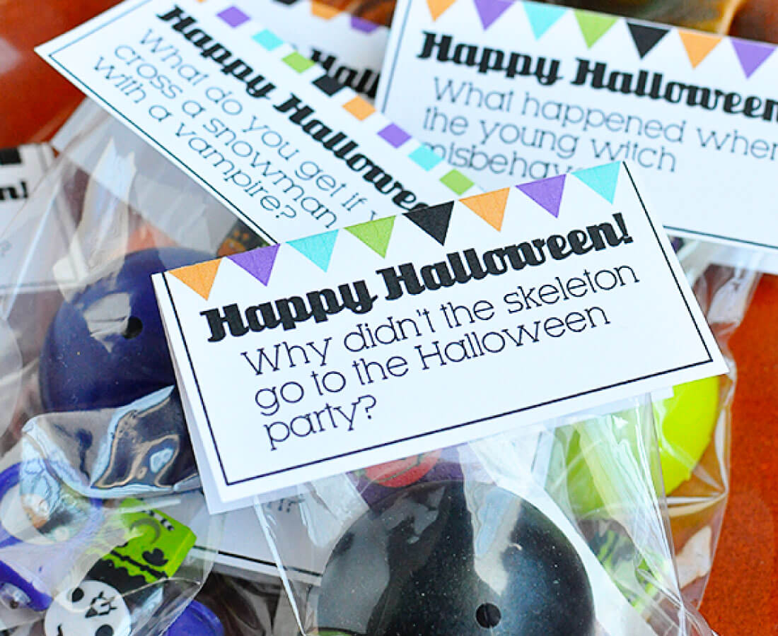 Halloween Printables: print out these joke bag toppers