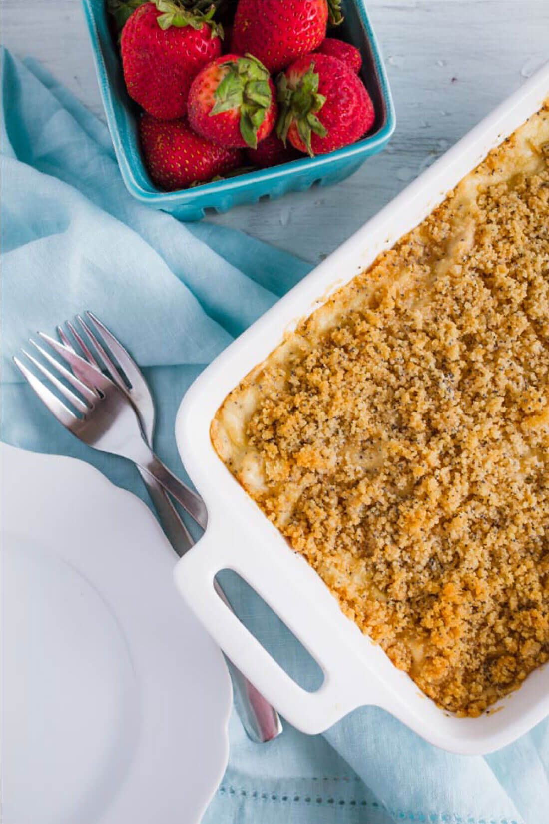 Poppyseed Chicken Casserole - an easy, family friendly dinner recipe that's creamy and delicious. www.thirtyhandmadedays.com