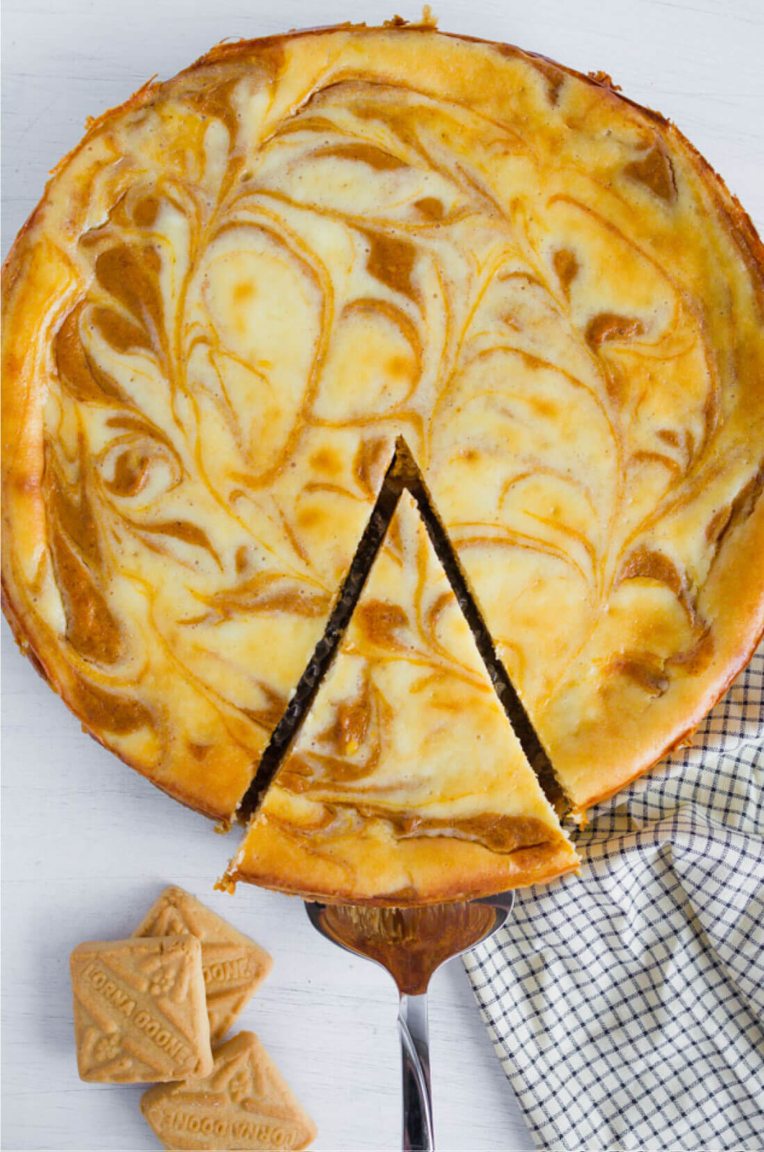 Pumpkin Pie Cheesecake - combining two loves of pumpkin and cheesecake for the perfect dessert from www.thirtyhandmadedays.com