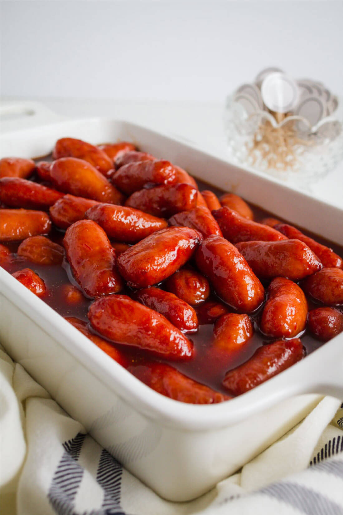 Crockpot Little Smokies - the perfect appetizer! So easy to put together and sooo good. www.thirtyhandmadedays.com