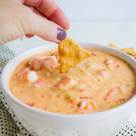you'll want to face plant into this easy to make, gooey shrimp dip. www.thirtyhandmadedays.com
