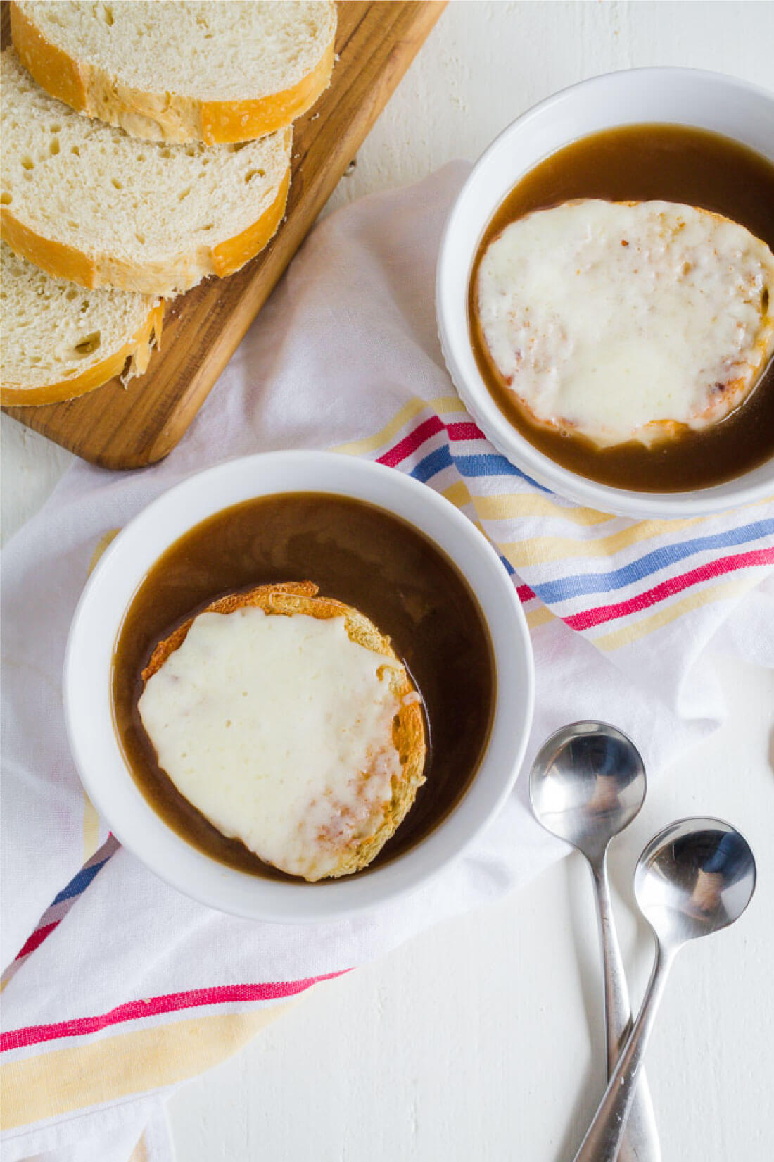 Slow Cooker French Onion Soup - it's time to whip out your crockpot and make one of your favorite soups! www.thirtyhandmadedays.com