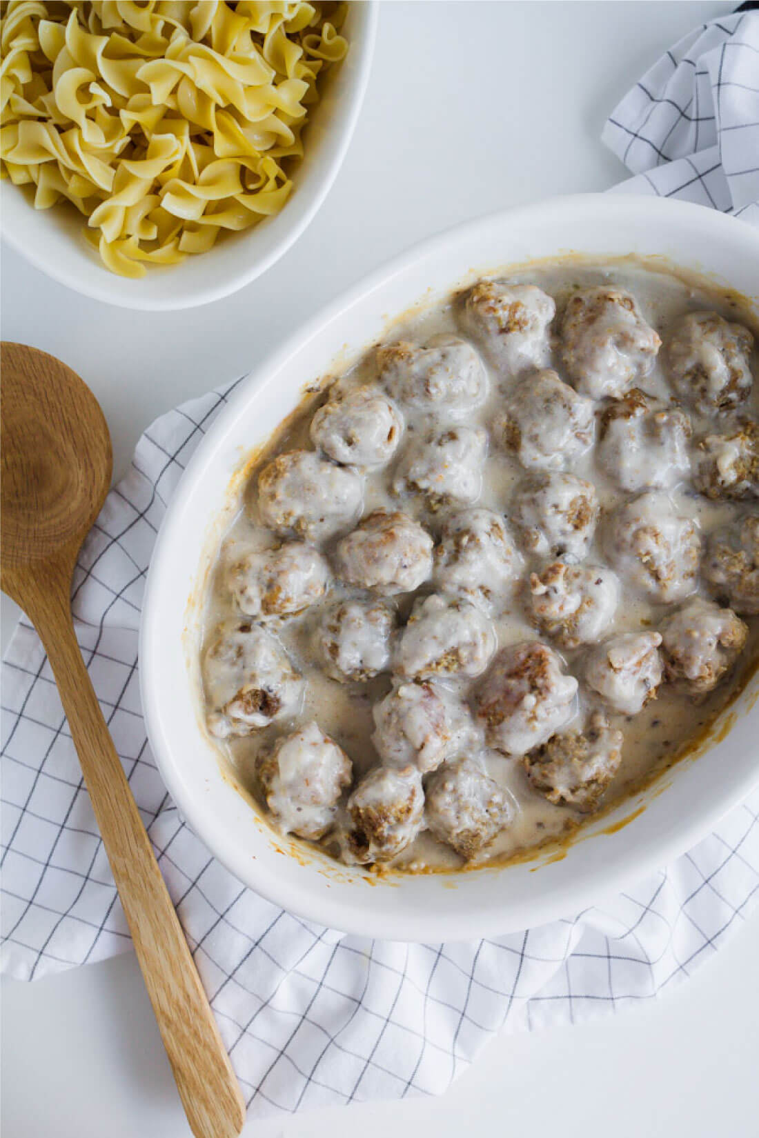 Swedish Meatballs - an easy to make dinner idea with a rich, creamy sauce. Up close.