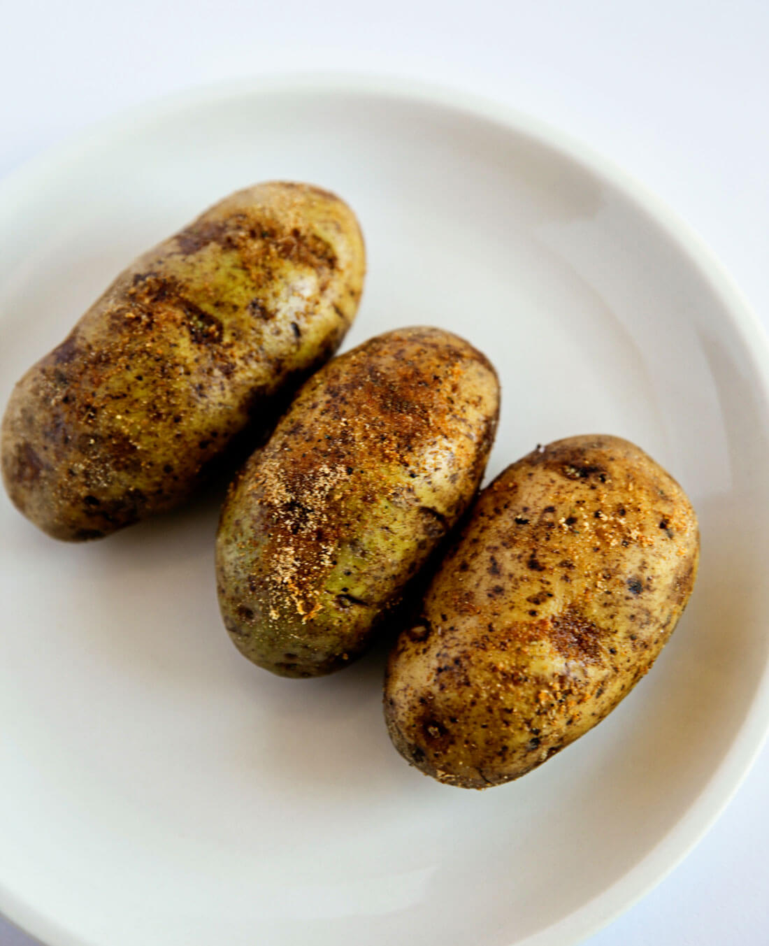 How To Bake A Potato In An Air Fryer - AIR FRYER TWICE BAKED POTATO RECIPE!!! + Tasty Air Fryer ... : Remove from the air fryer and allow to cool slightly before cutting them open and adding your favorite baked potato toppings!