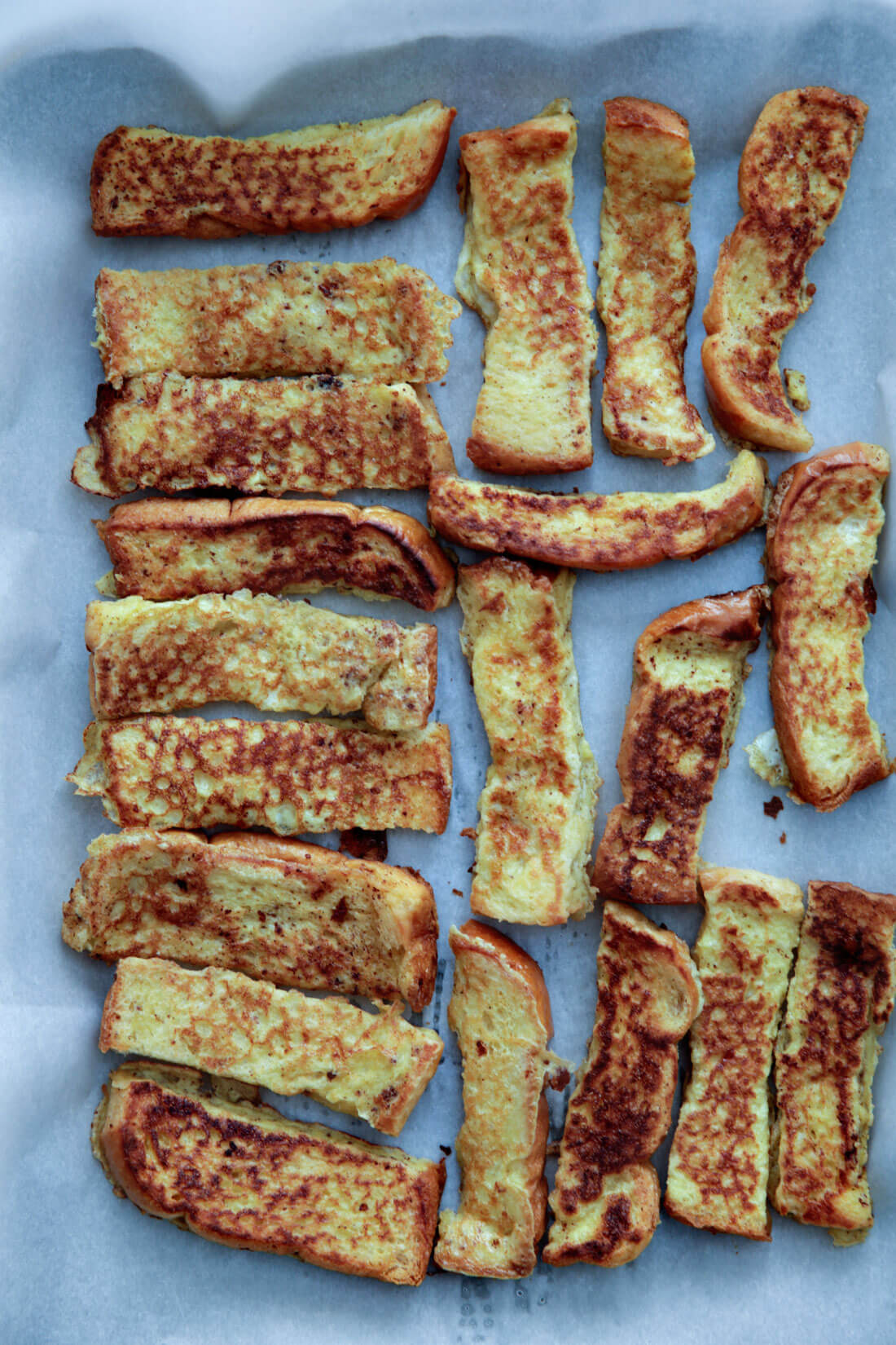 Freezer French Toast Sticks - they're easy to make ahead and eat throughout the week! 