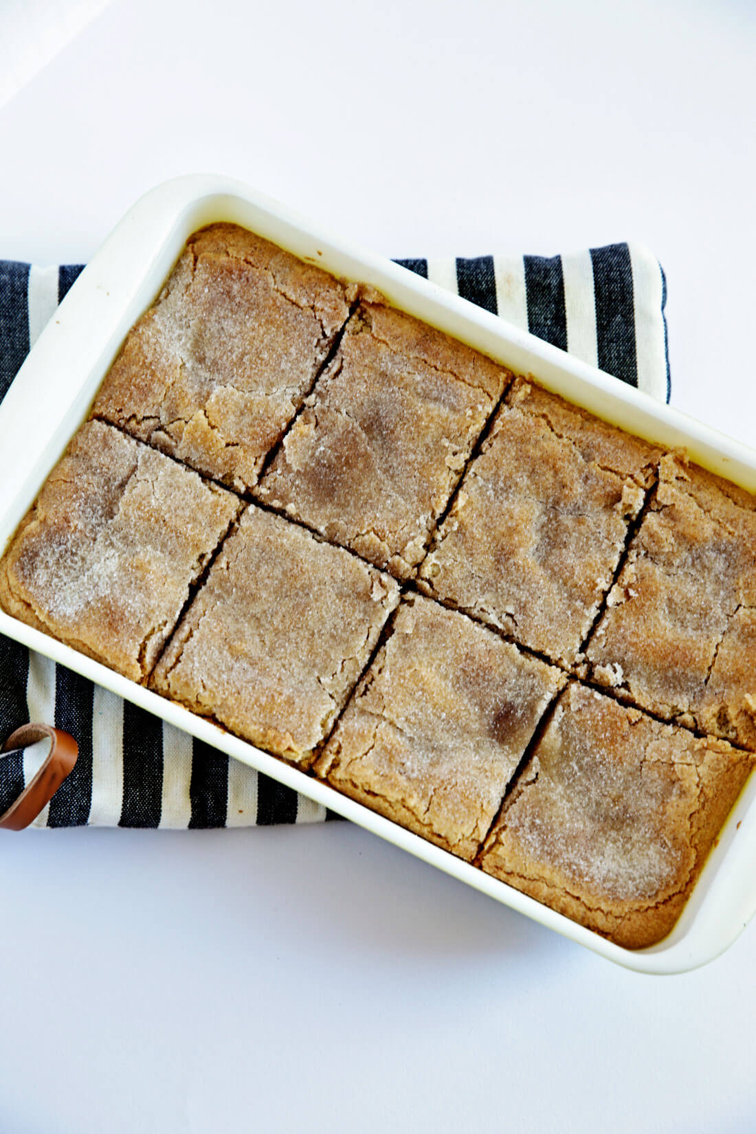 Snickerdoodle Blondies -full pan, easy to make treat with cinnamon and sugar! www.thirtyhandmadedays.com