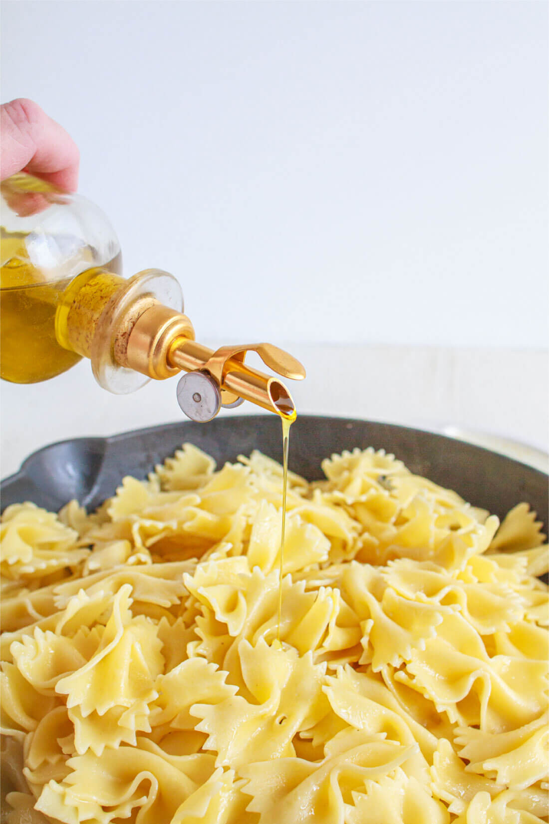 Adding olive oil to pasta