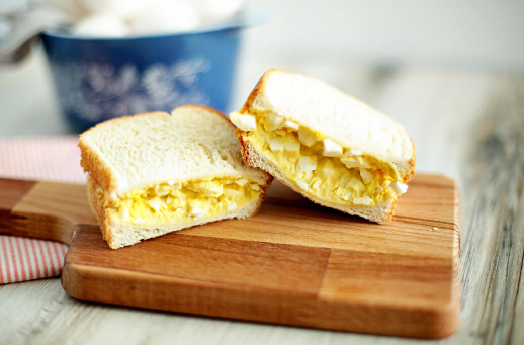 How to make egg salad sandwiches