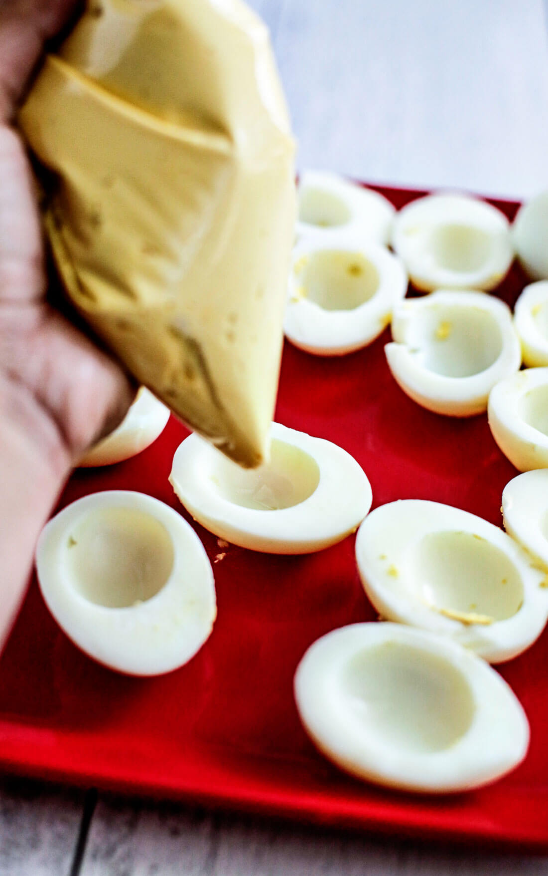 How to pipe deviled eggs with sandwich bag 