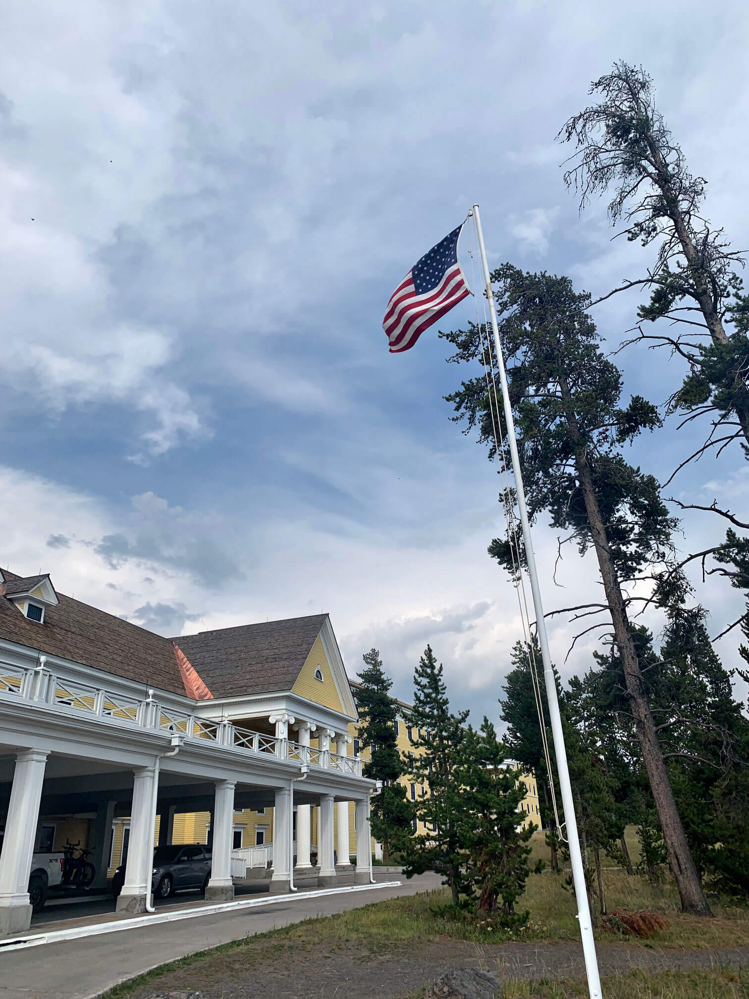 Yellowstone Hotel